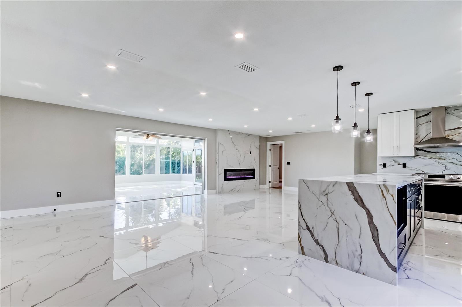 ARVIS CIRCLE - Residential