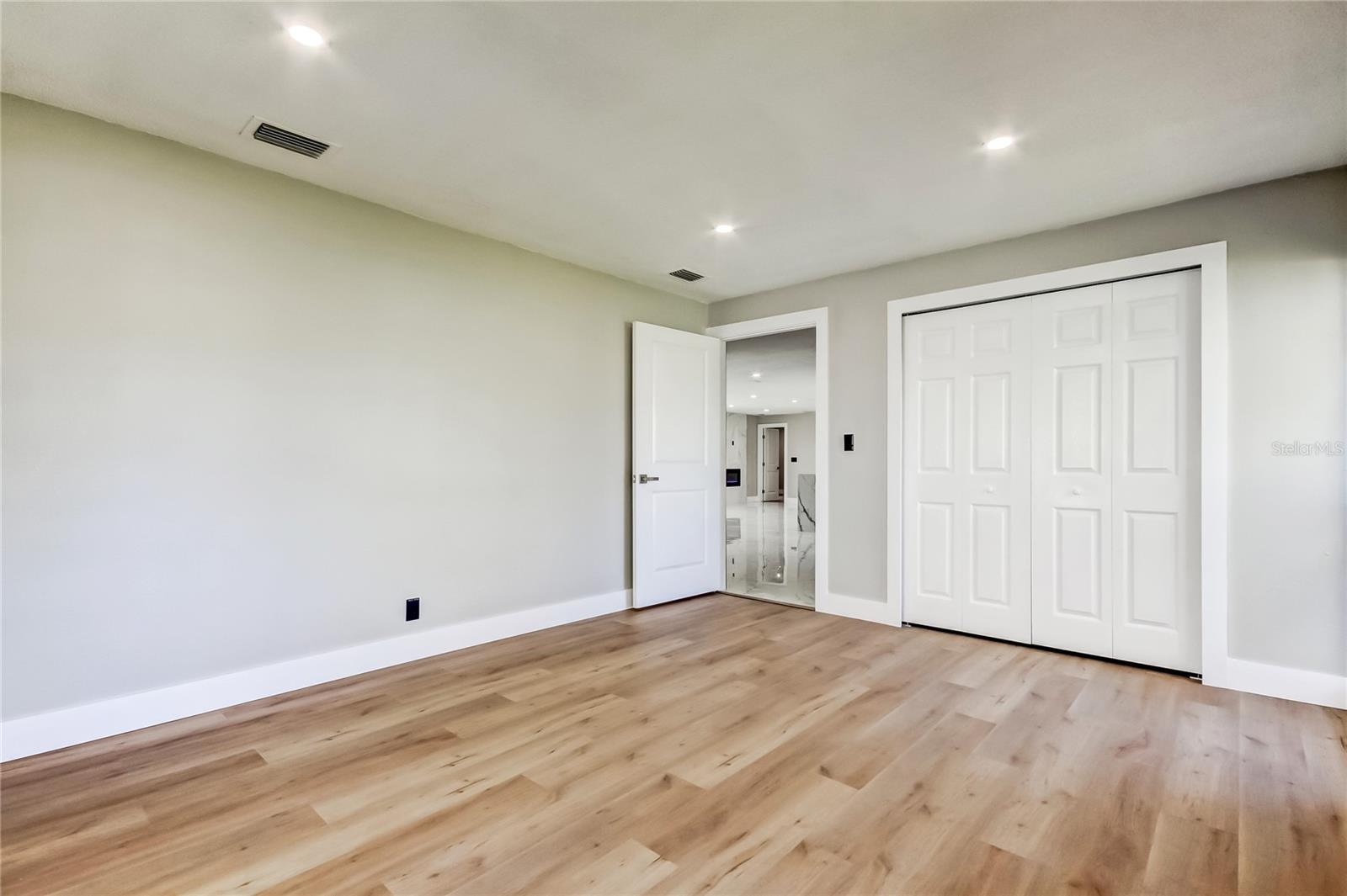 ARVIS CIRCLE - Residential