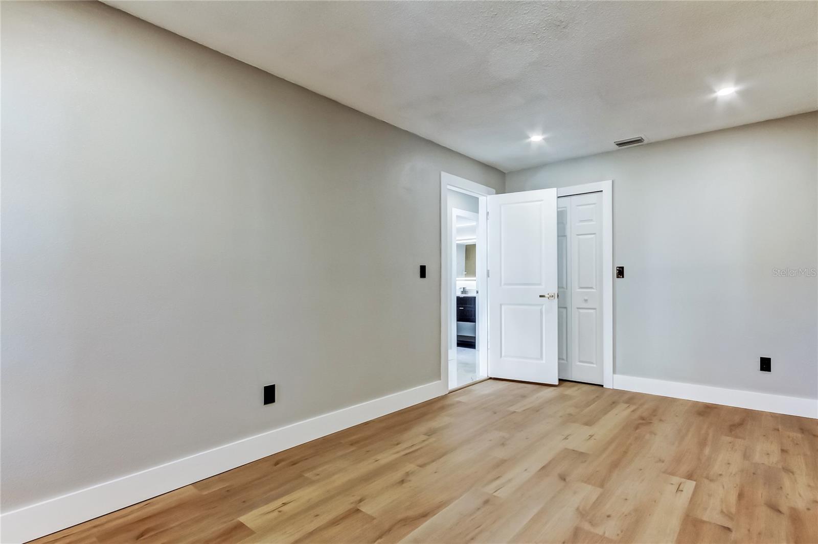 ARVIS CIRCLE - Residential