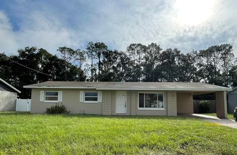 A home in LAKELAND