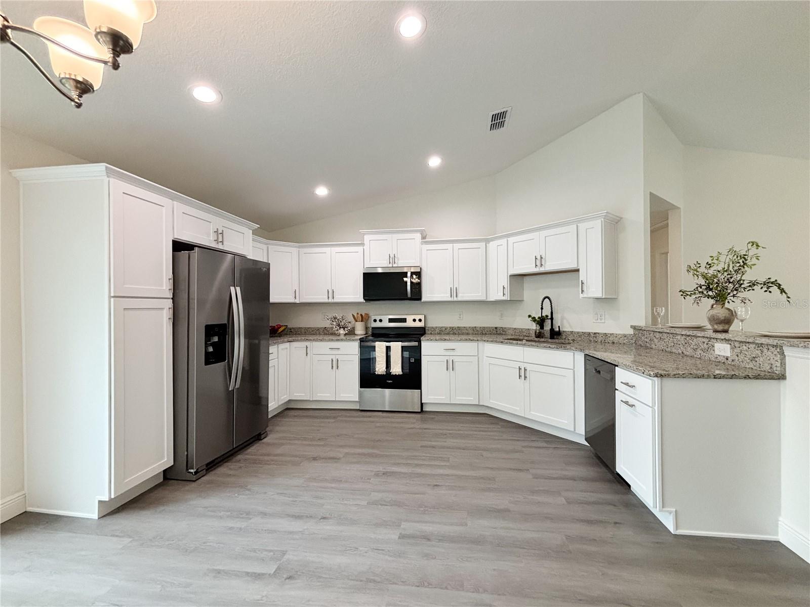 RAINBOW LAKES ESTATE - Residential