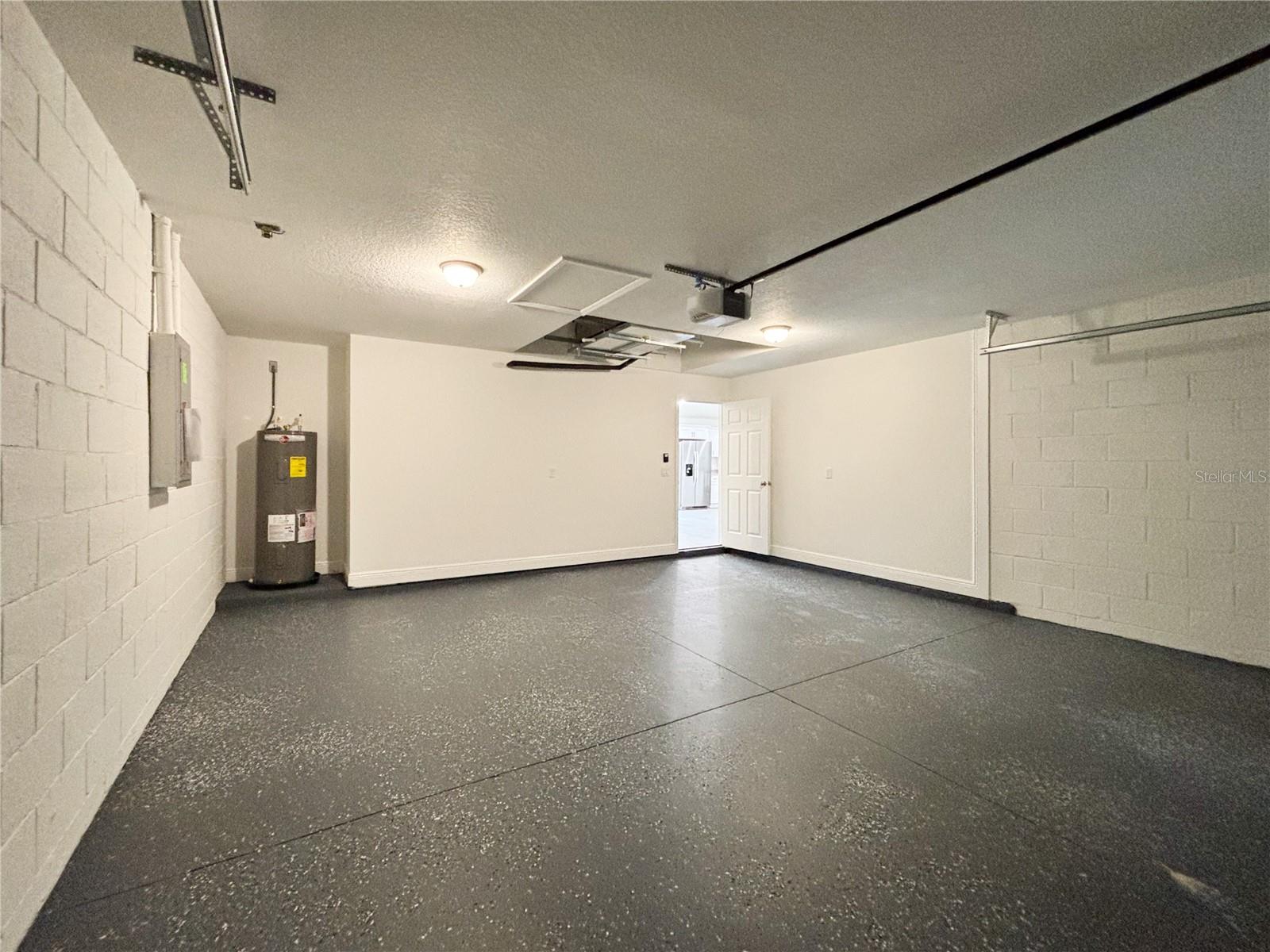 RAINBOW LAKES ESTATE - Residential