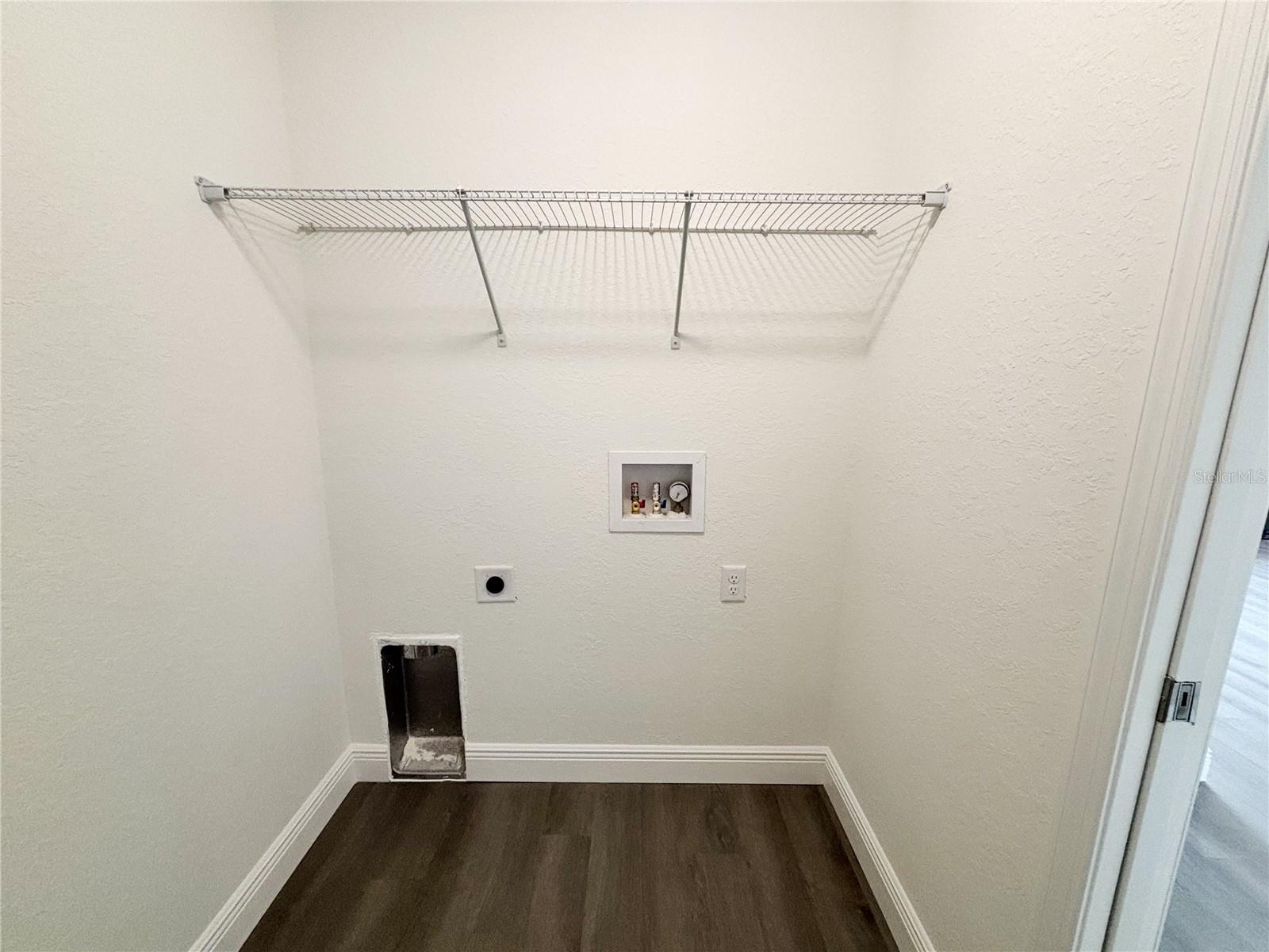 RAINBOW LAKES ESTATE - Residential