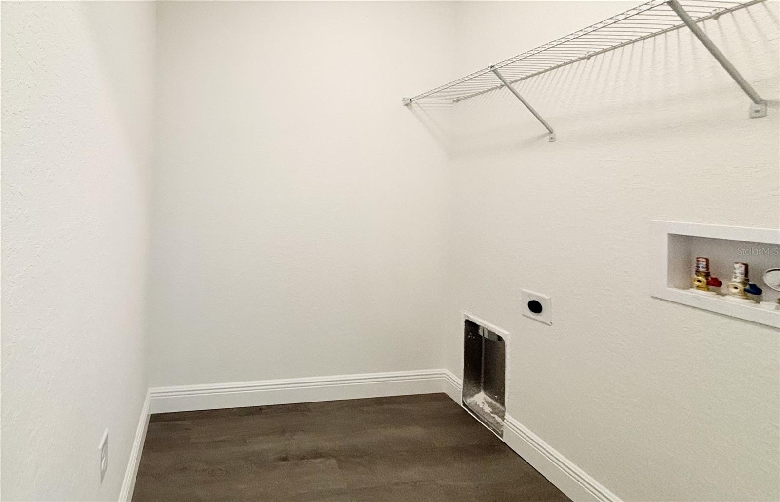 RAINBOW LAKES ESTATE - Residential