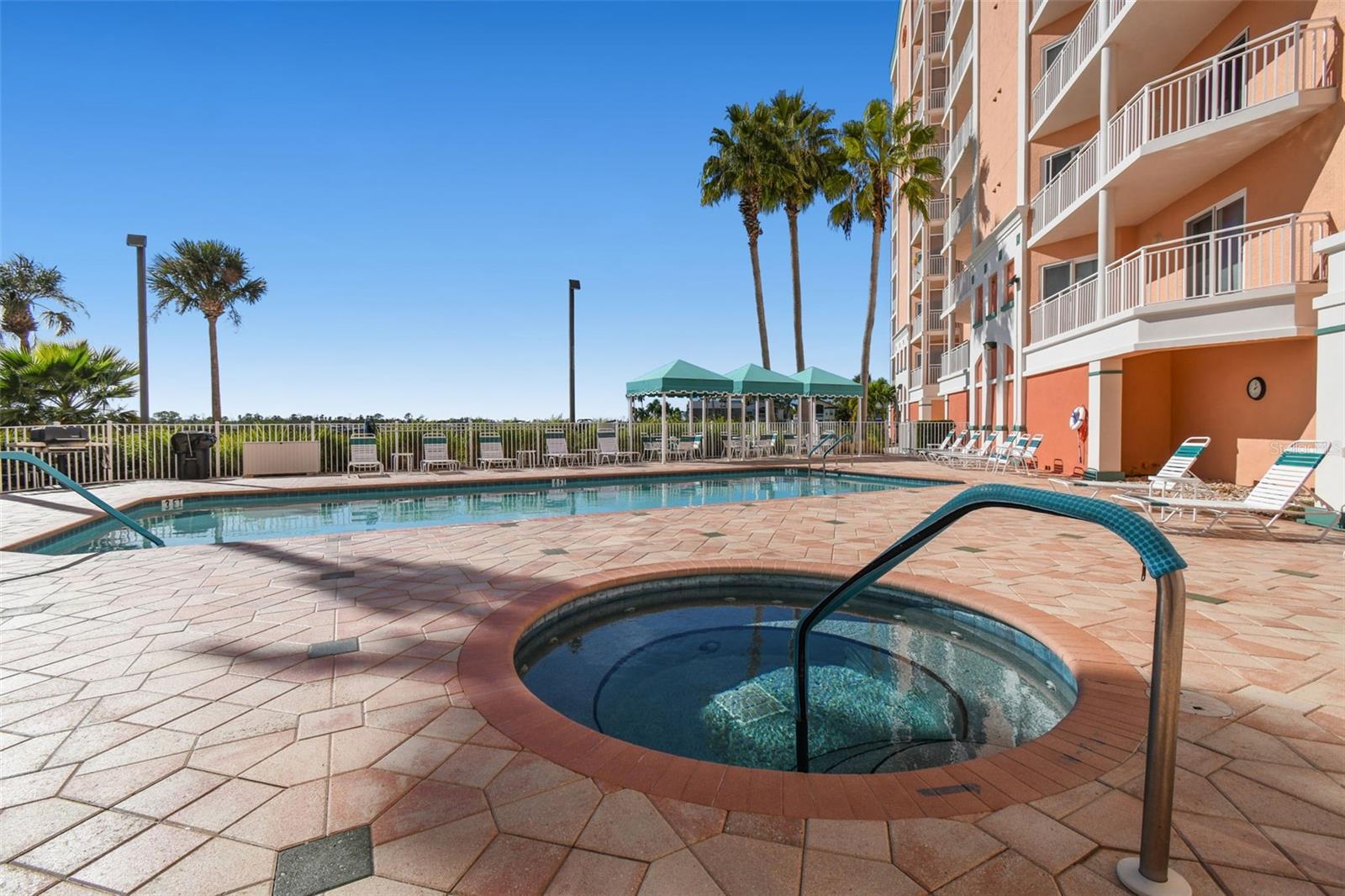 SEAVIEW PLACE/GULF LNDGS - Residential