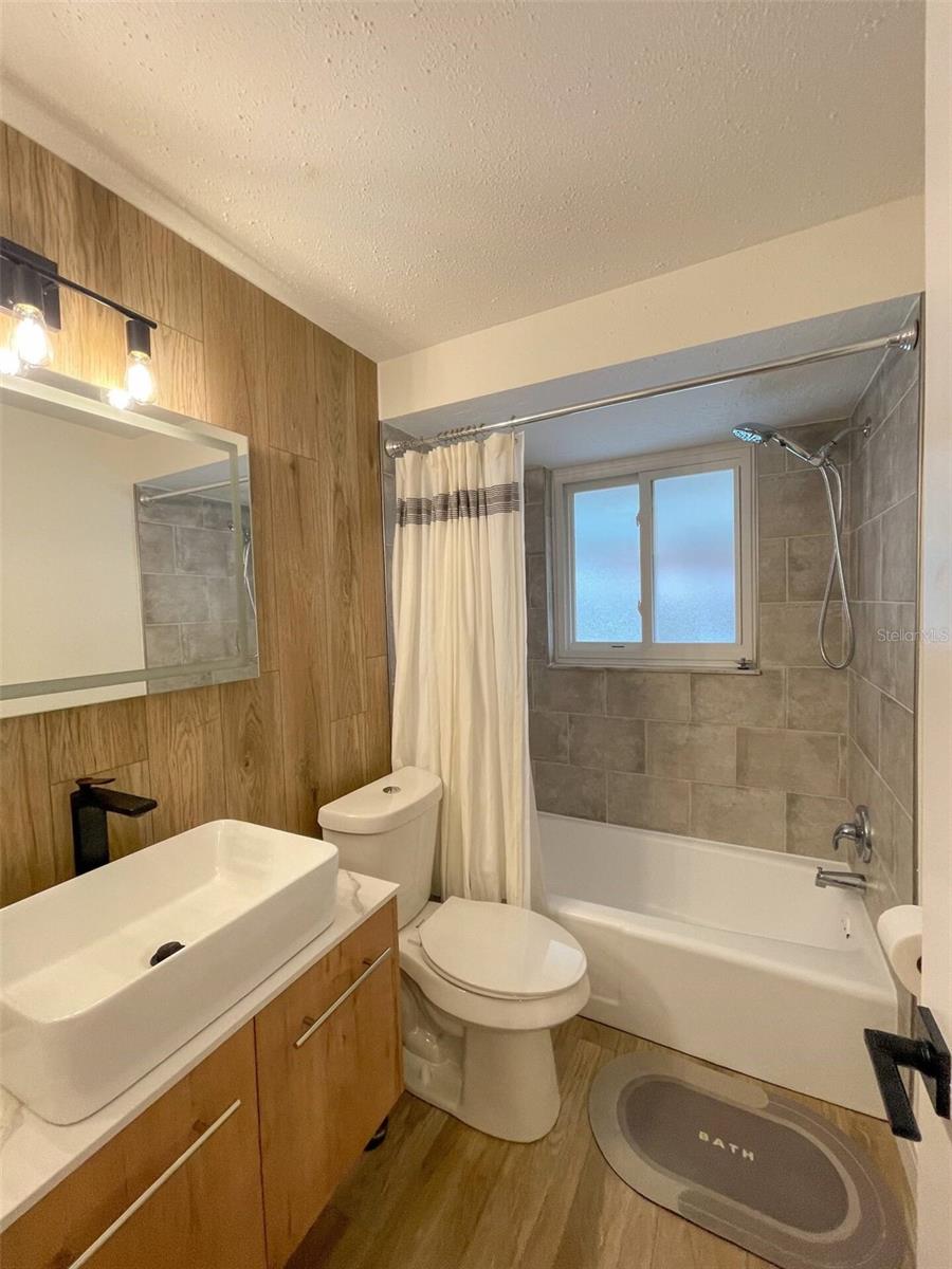 SOUTH VENICE - Residential Lease