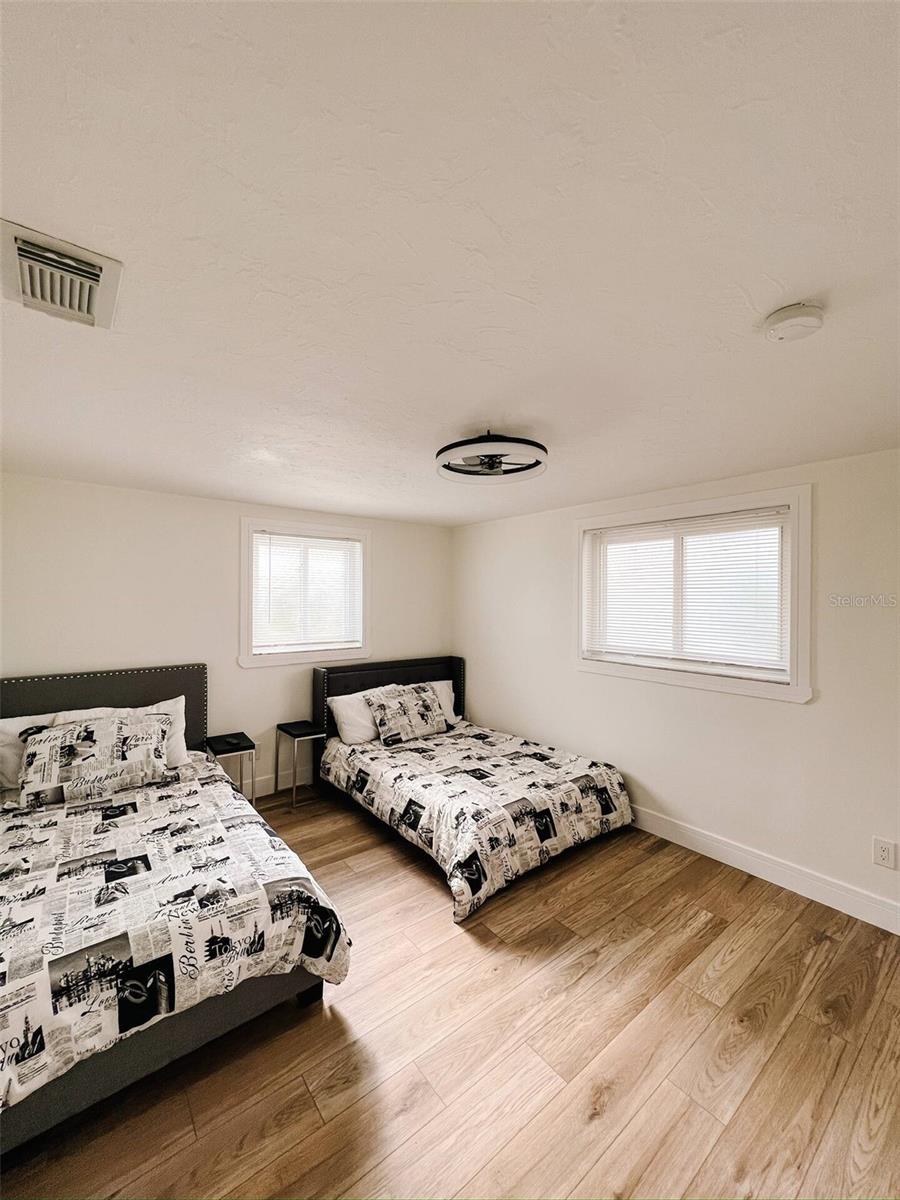 SOUTH VENICE - Residential Lease
