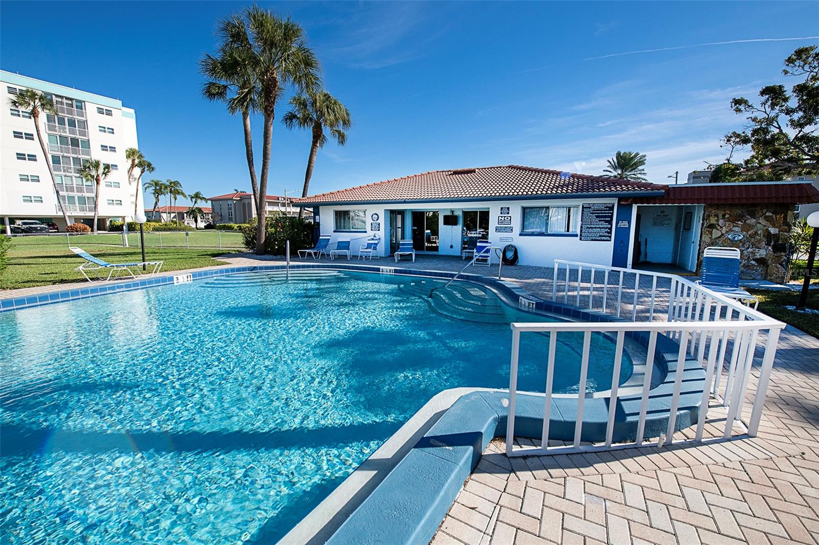 IMPERIAL POINT CONDO - Residential