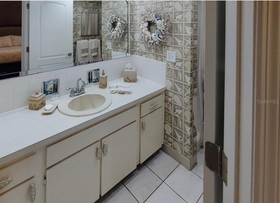 IMPERIAL POINT CONDO - Residential