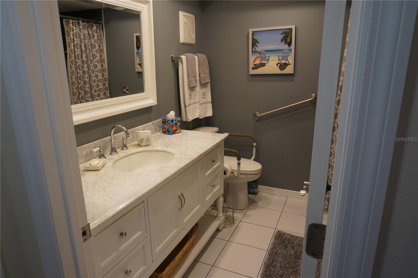 IMPERIAL POINT CONDO - Residential