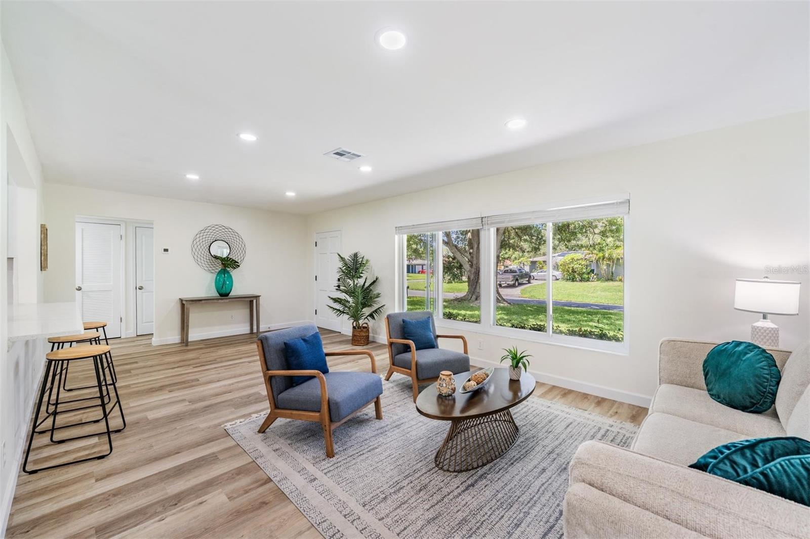 559 OAKWOOD DRIVE