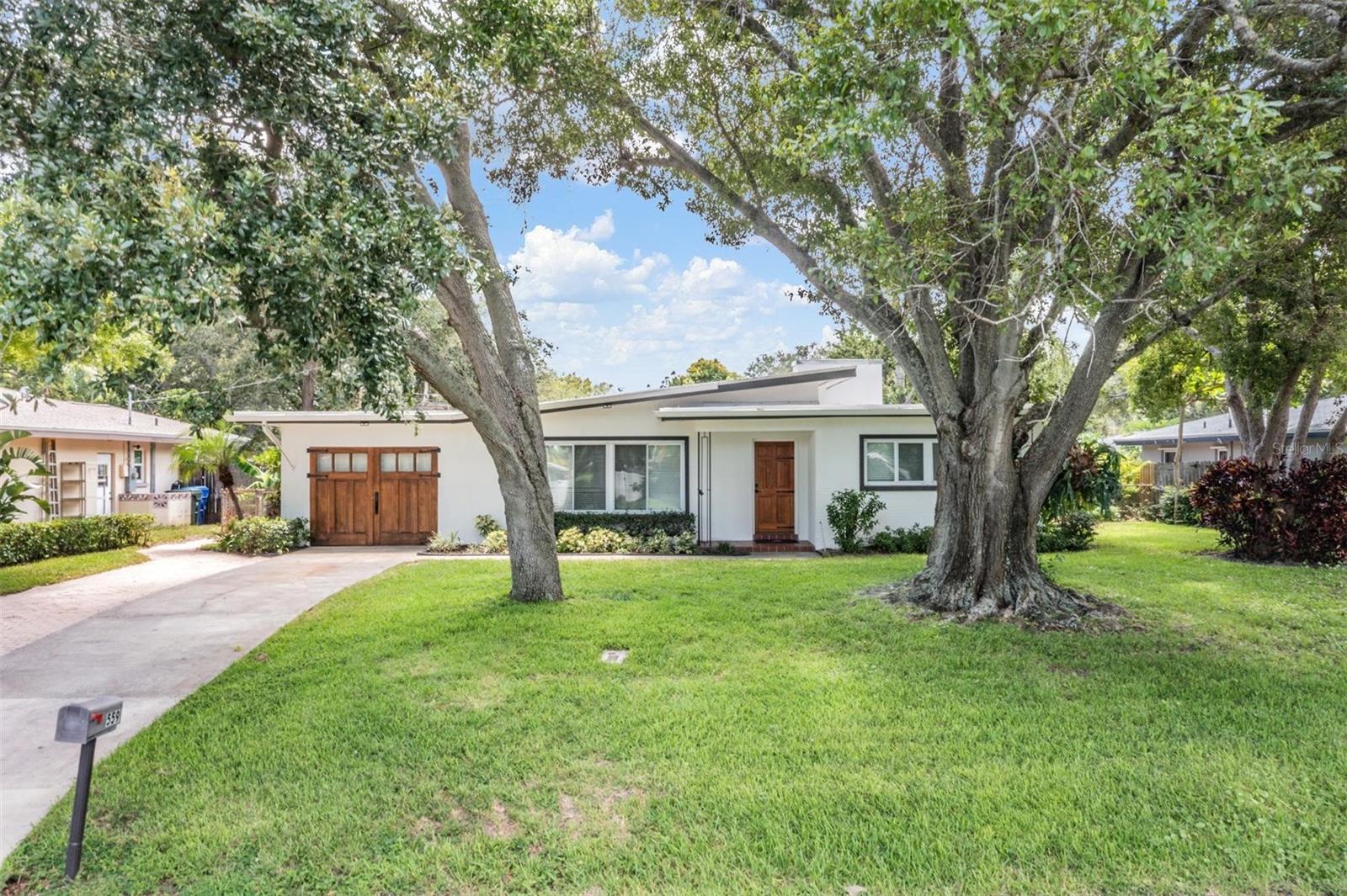 559 OAKWOOD DRIVE