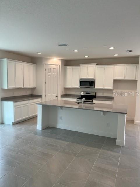 HANOVER LAKES - Residential