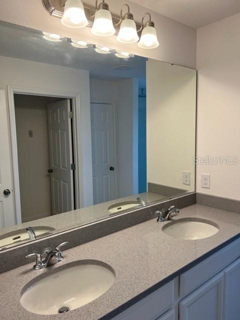 HANOVER LAKES - Residential