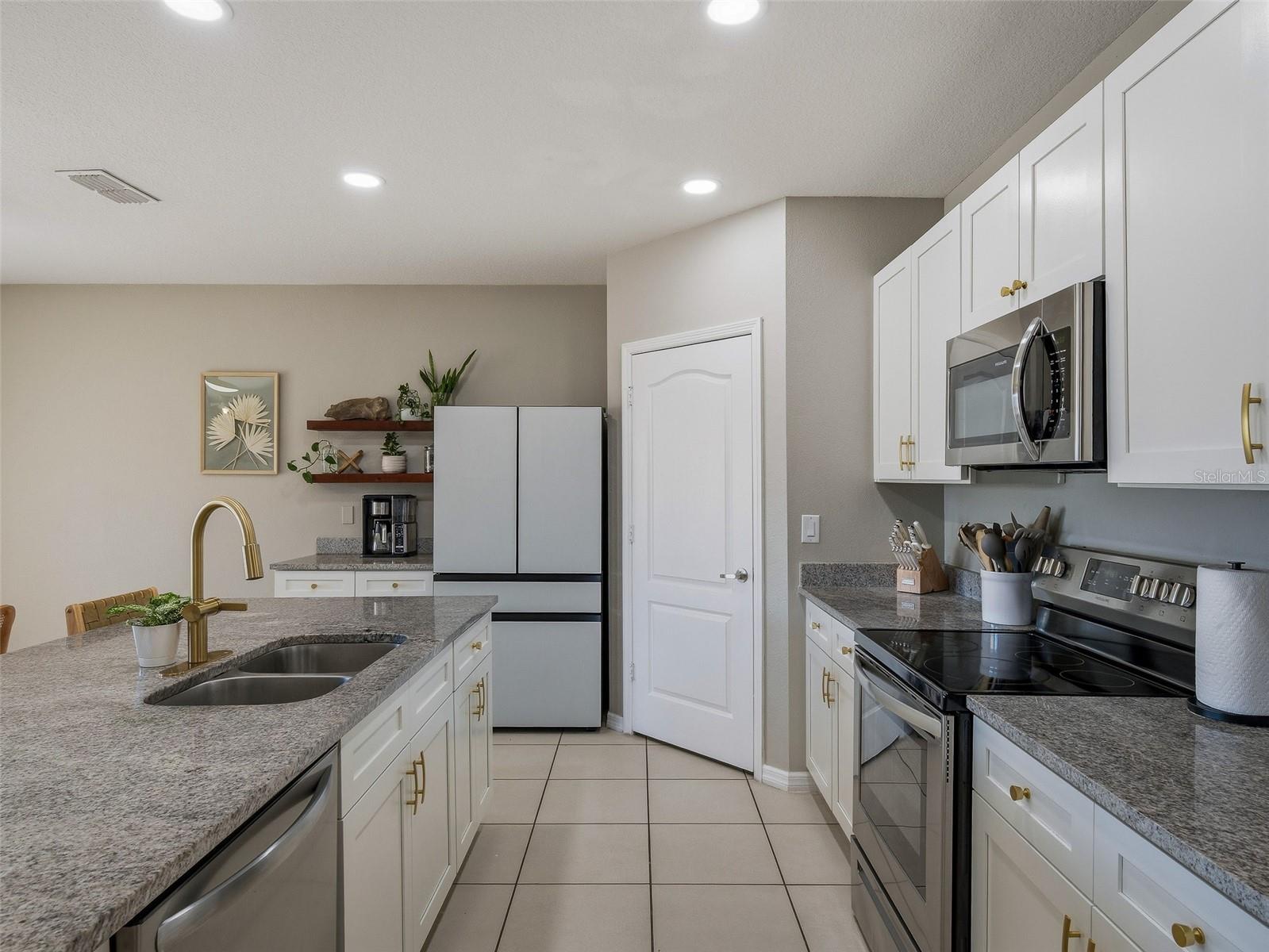 SABAL LAKES - Residential