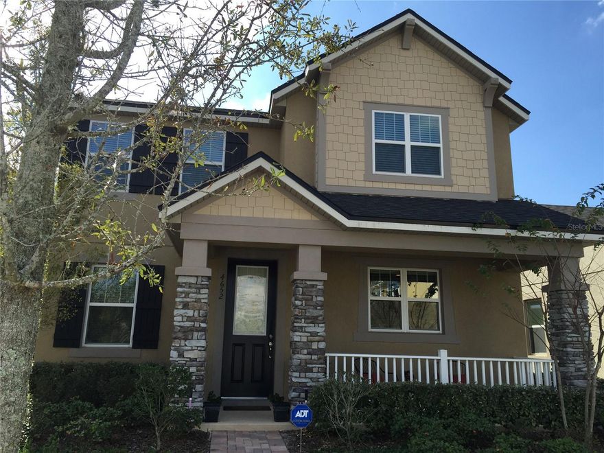 The house is located in a community surrounded by clube houses, lazy river, tennis court , etc...