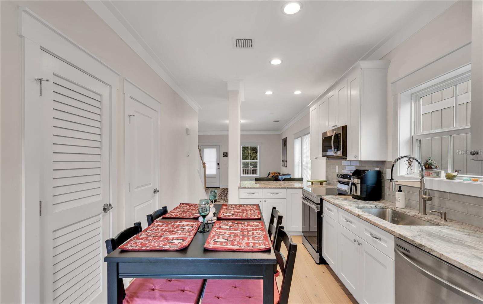 CASTAWAY COTTAGES - Residential