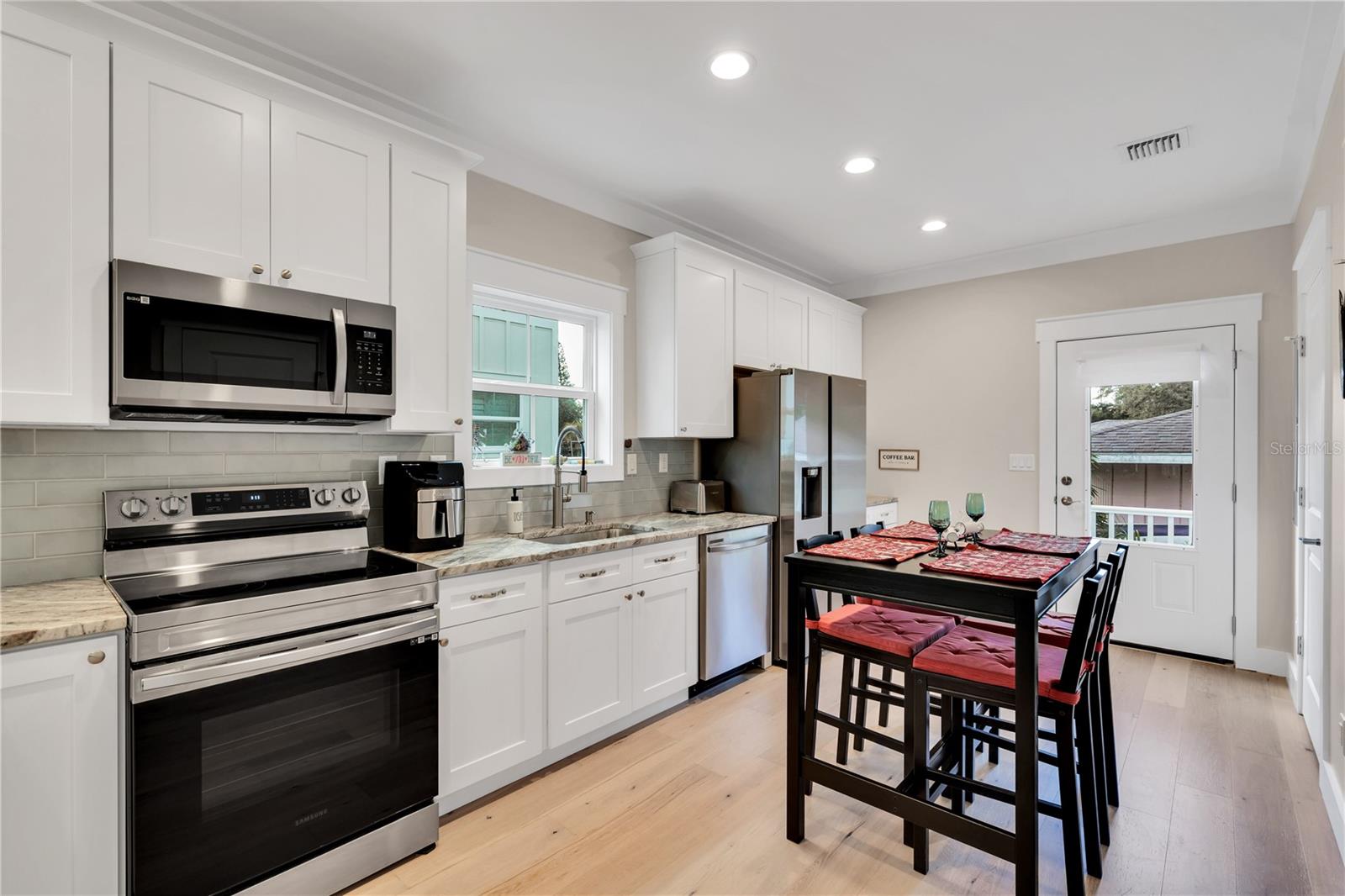 CASTAWAY COTTAGES - Residential