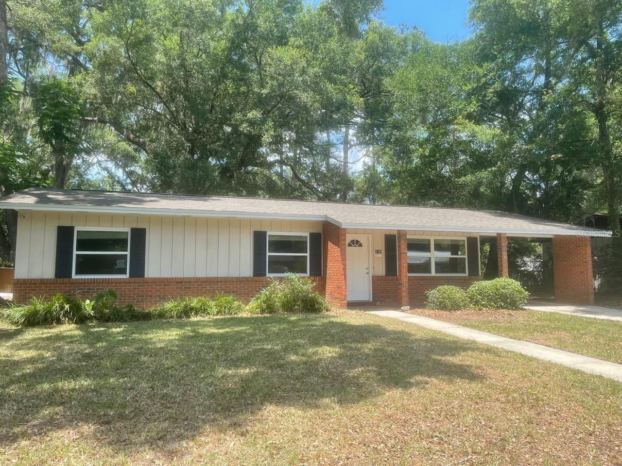 This well-maintained 3-bedroom, 2-bathroom home is available for rent in a convenient Northwest Gainesville location. Situated near entertainment venues, retail establishments, and shopping centers, this property features hardwood and tile flooring throughout, with no carpeting. The large, fenced backyard, complete with a storage shed, is ideal for summer barbecues and gatherings. Contact us today to schedule a viewing.