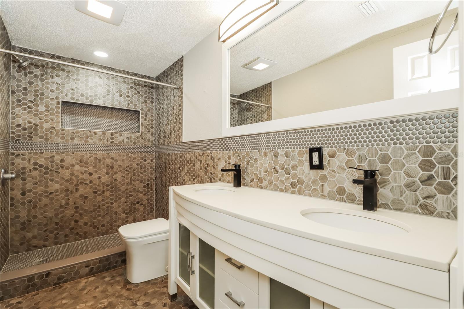 RIDGE CREST - Residential