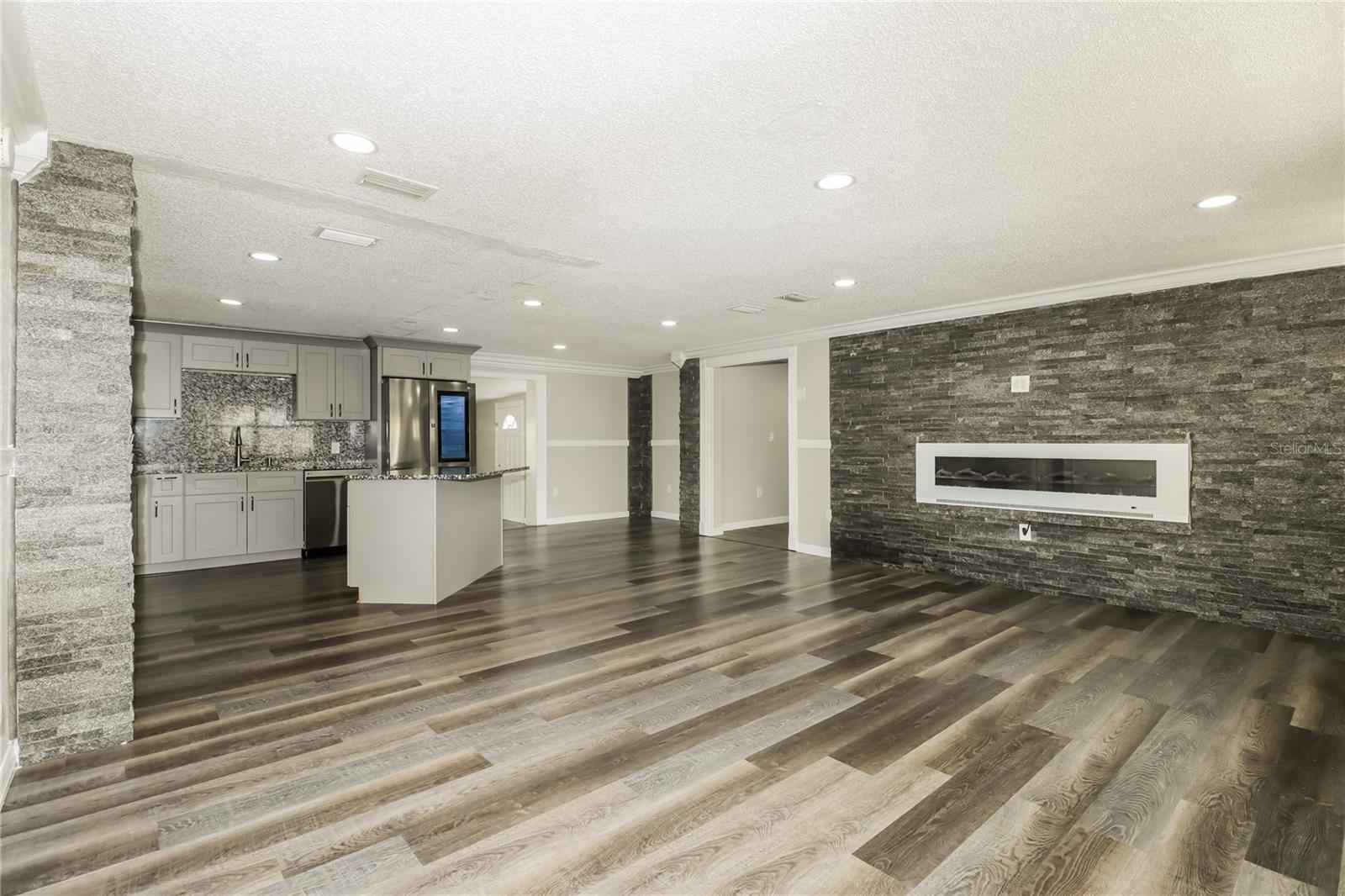 RIDGE CREST - Residential