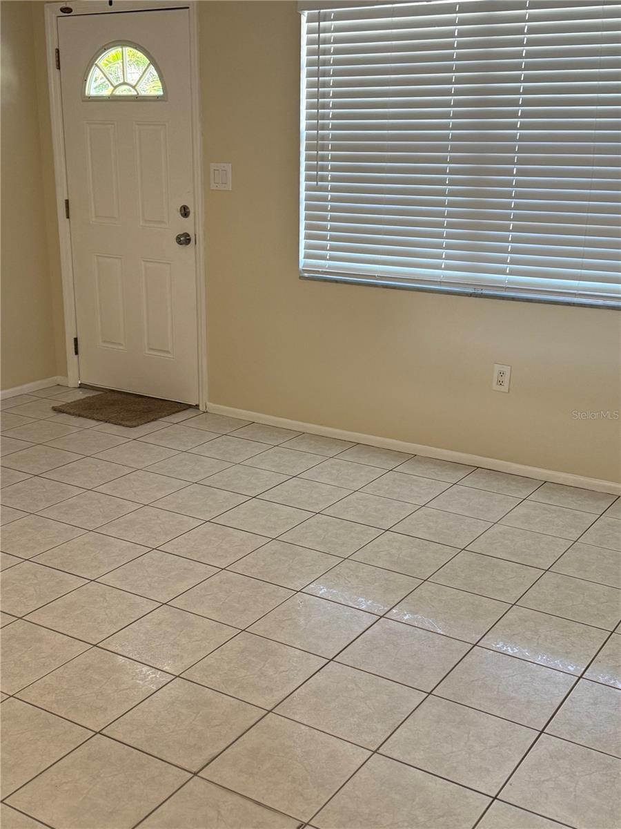 LAKE SARASOTA - Residential