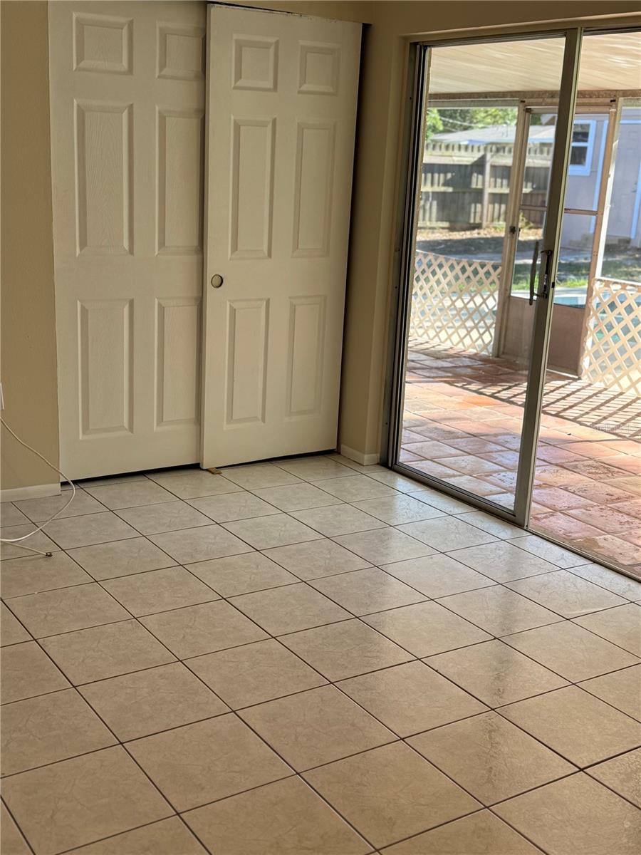 LAKE SARASOTA - Residential