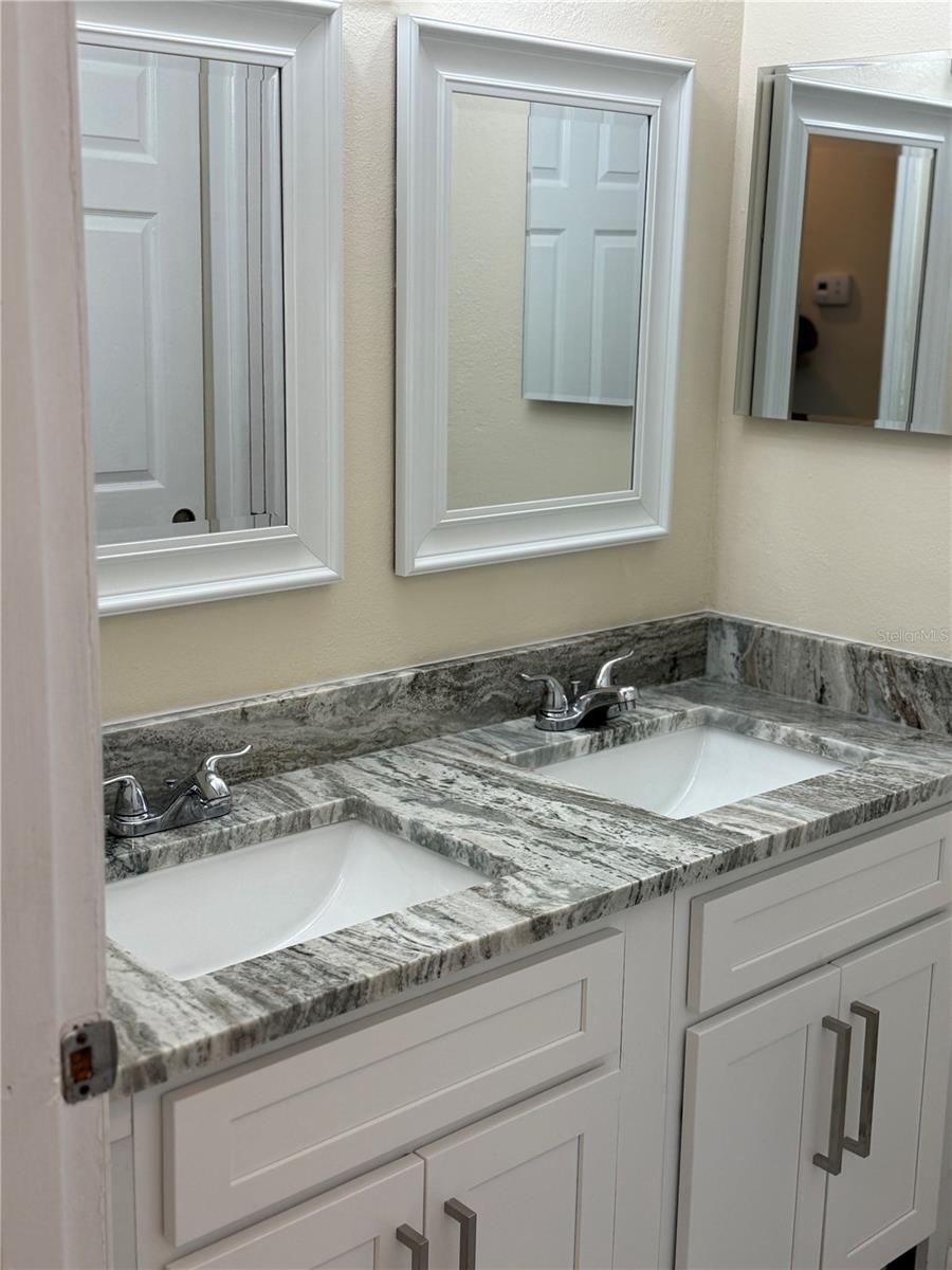 LAKE SARASOTA - Residential