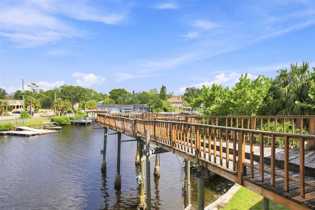 Photo of 5 Venetian Court, Tarpon Springs, FL 34689 (MLS # A4705049)