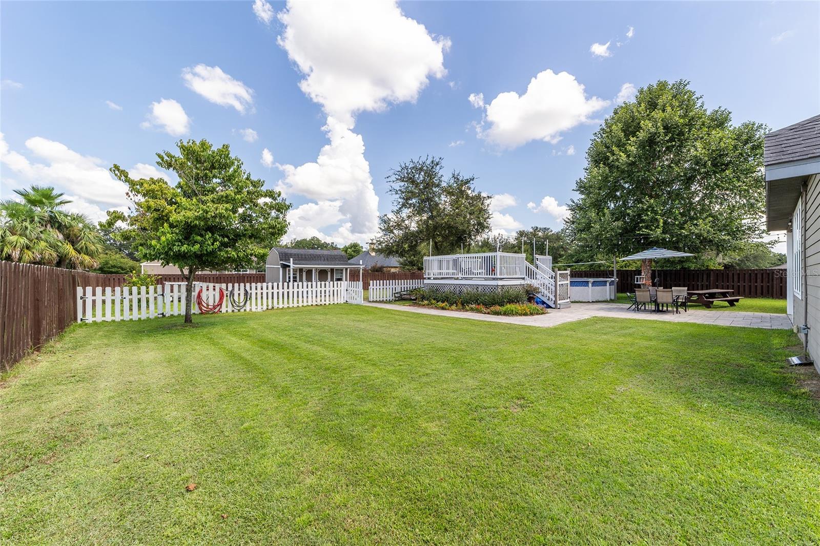 WESTON OAKS - Residential