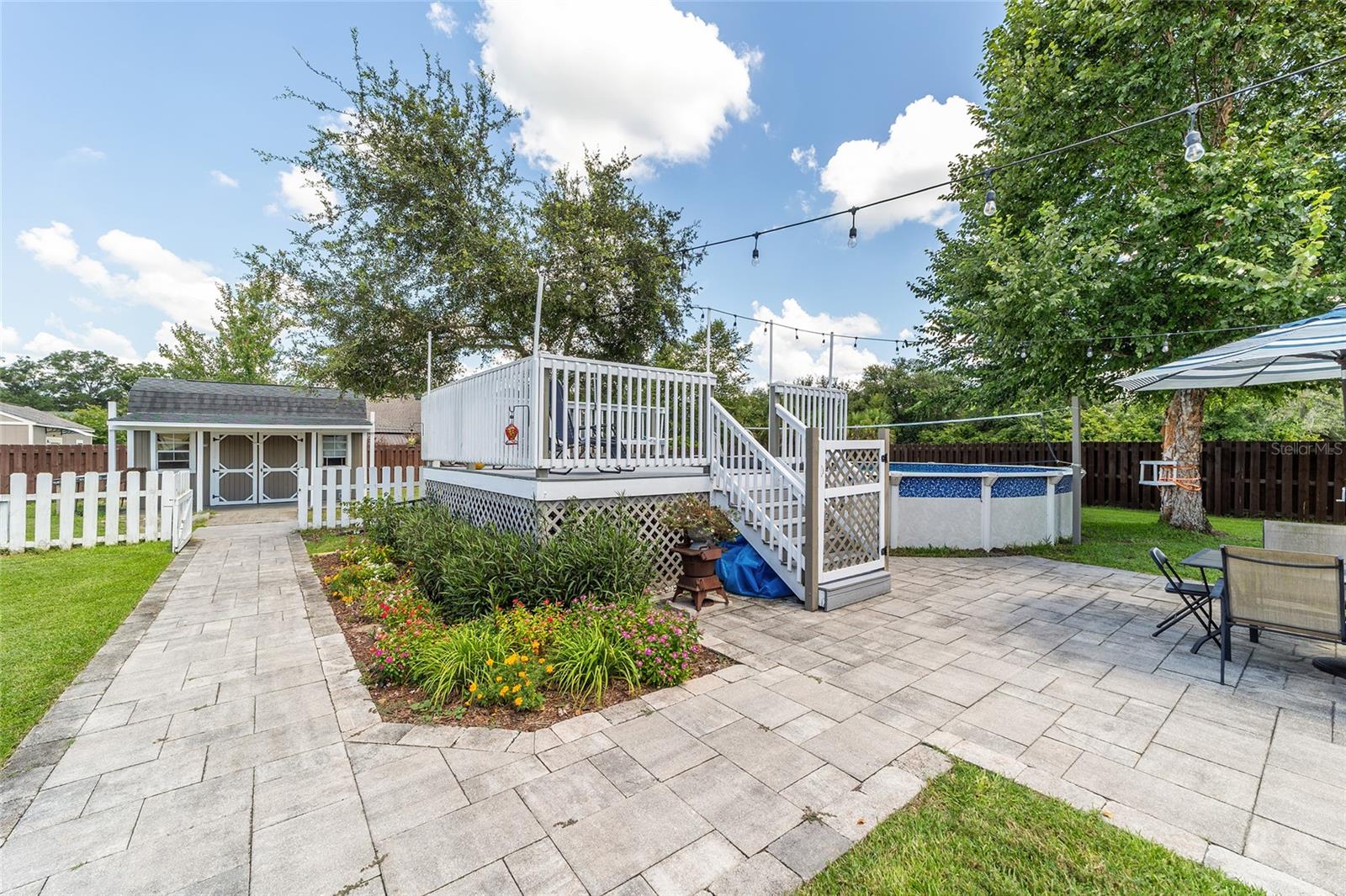 WESTON OAKS - Residential