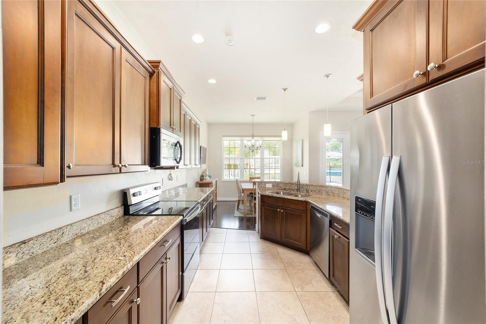 WESTON OAKS - Residential