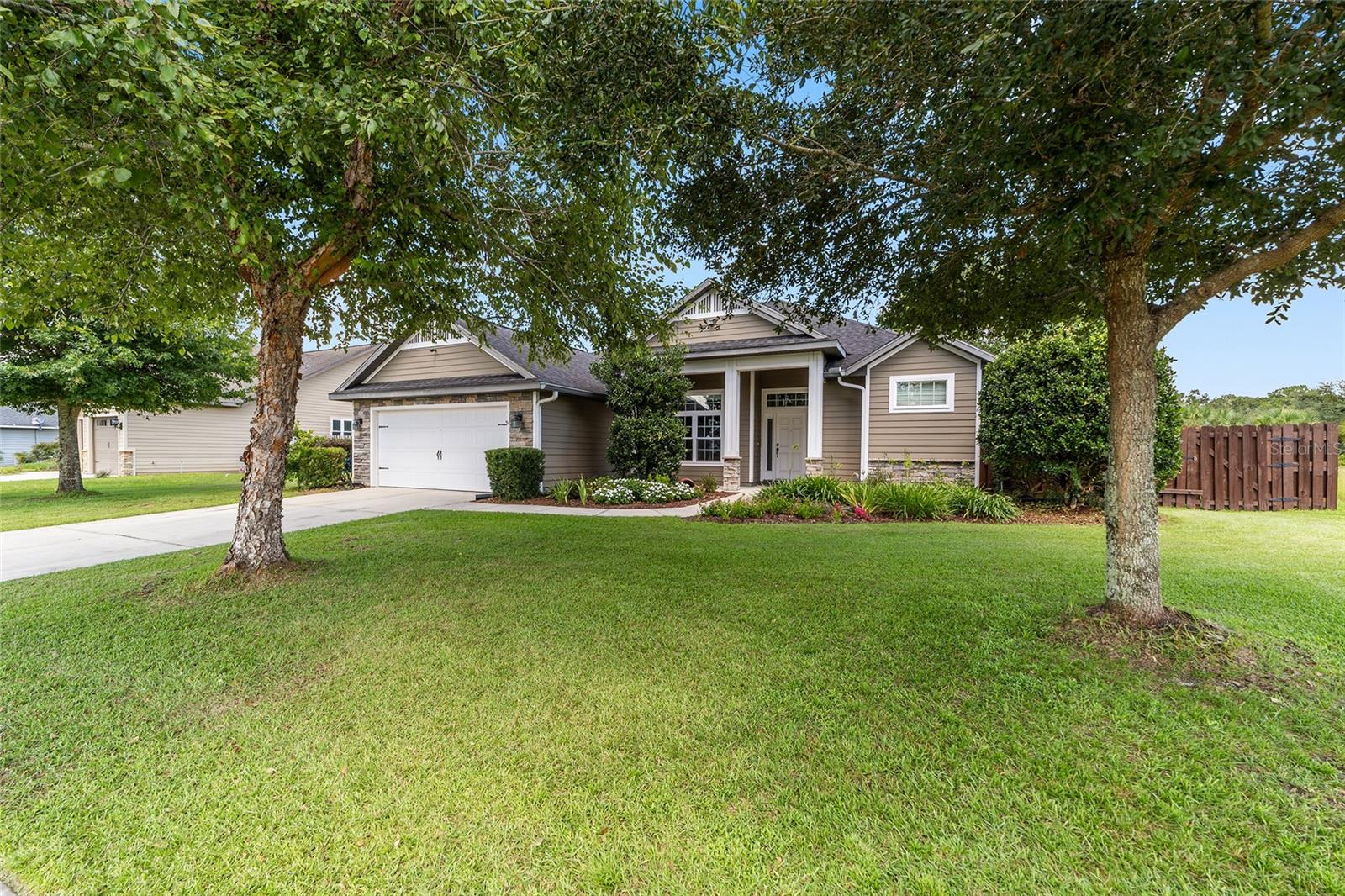 WESTON OAKS - Residential