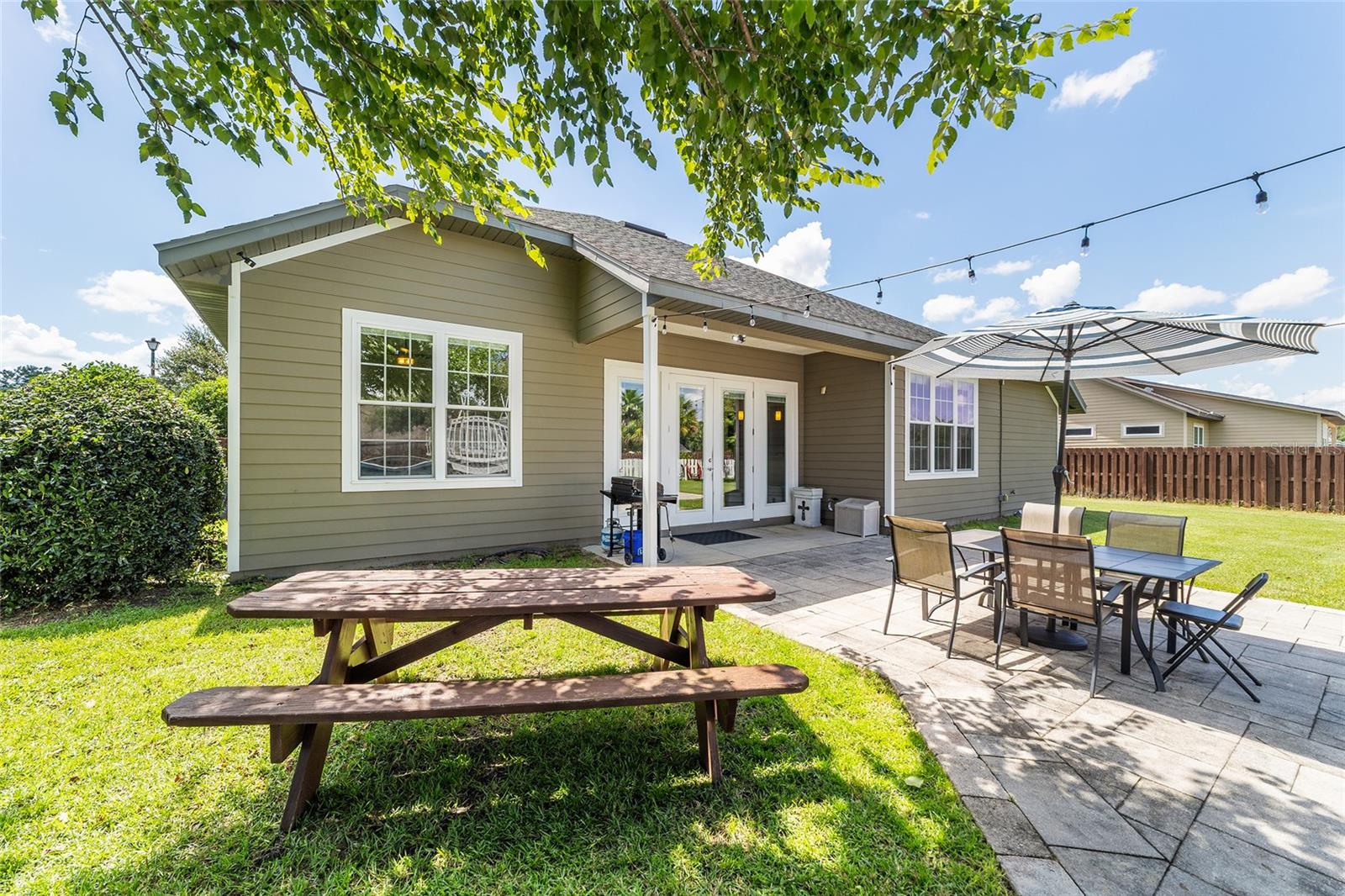 WESTON OAKS - Residential