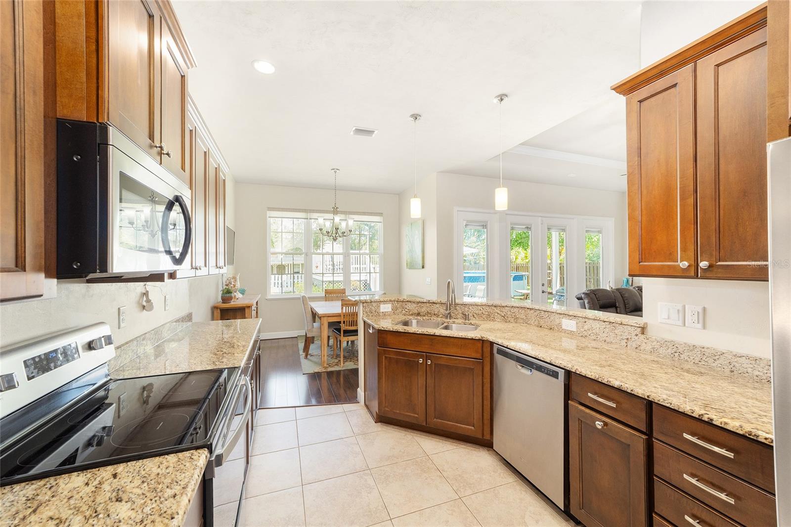 WESTON OAKS - Residential