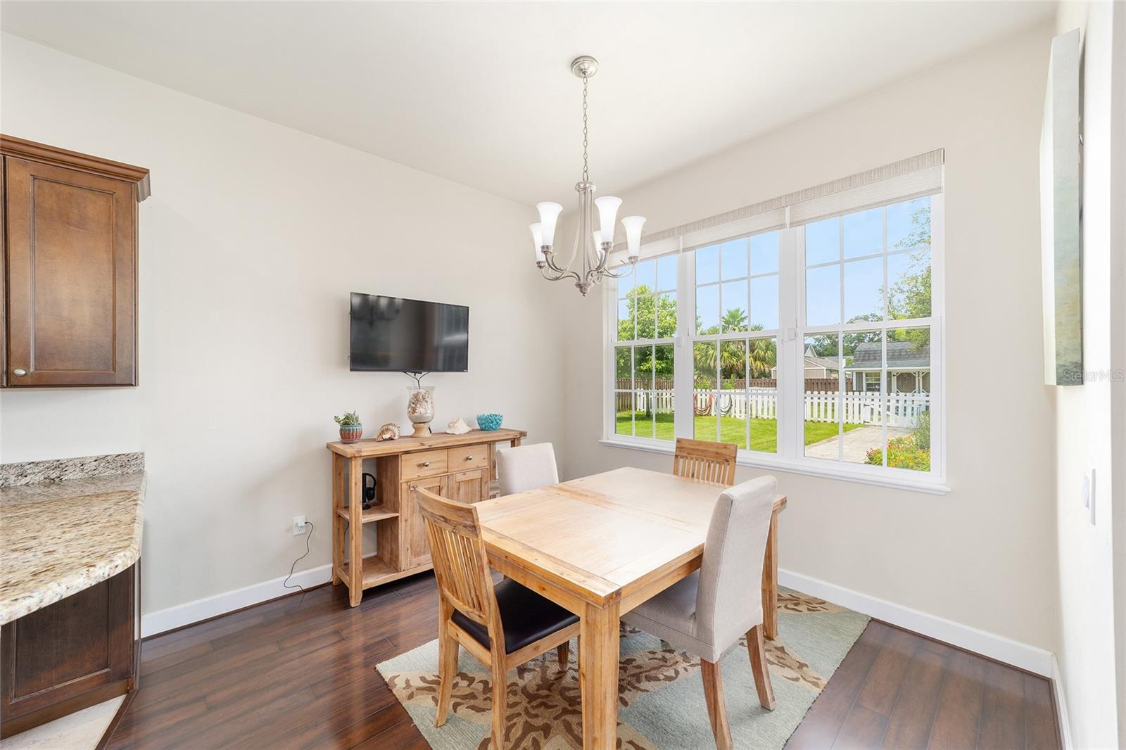 WESTON OAKS - Residential