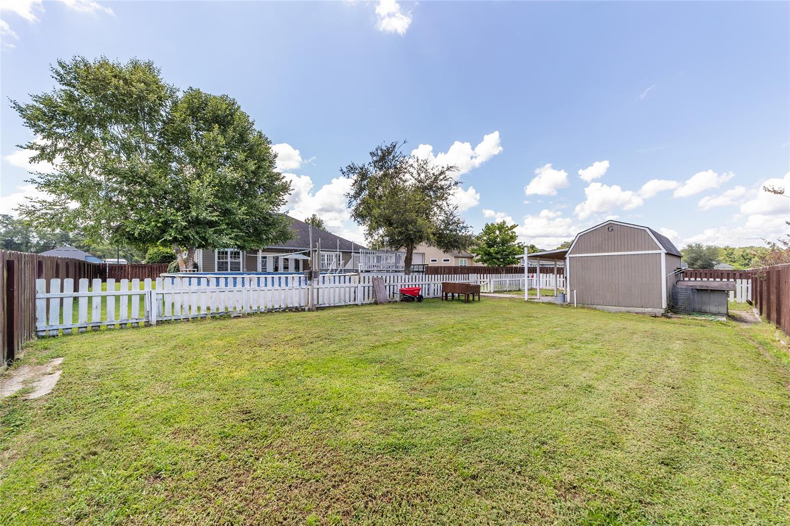 WESTON OAKS - Residential