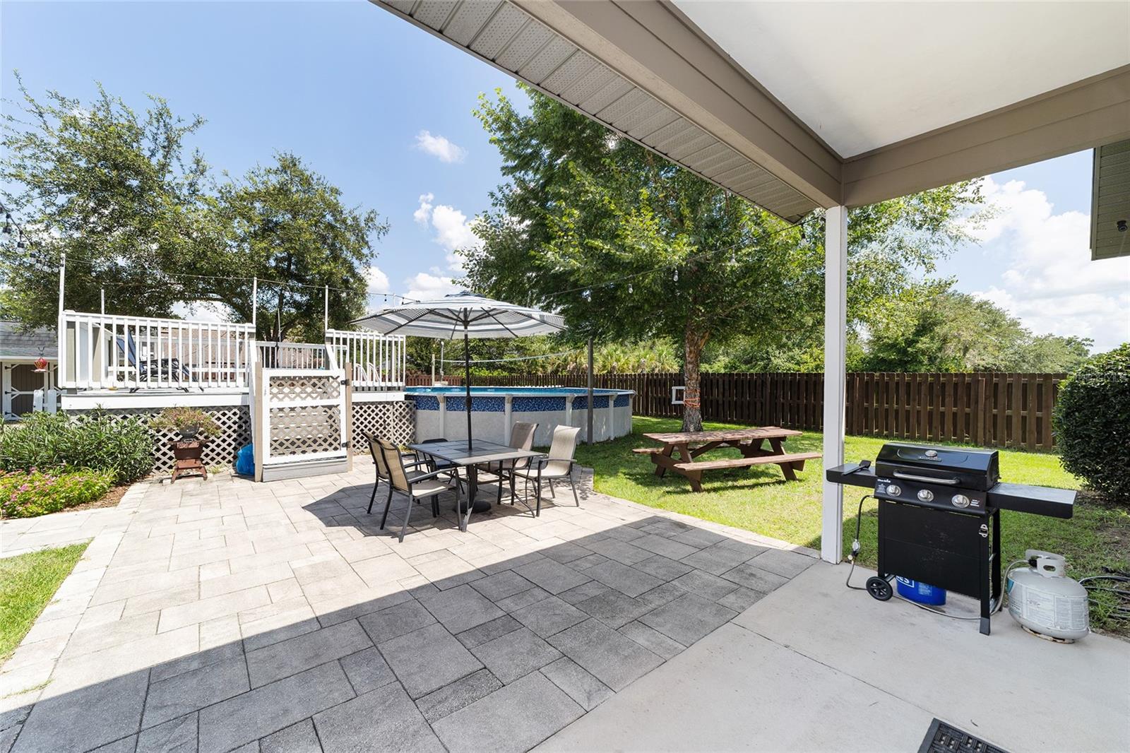 WESTON OAKS - Residential