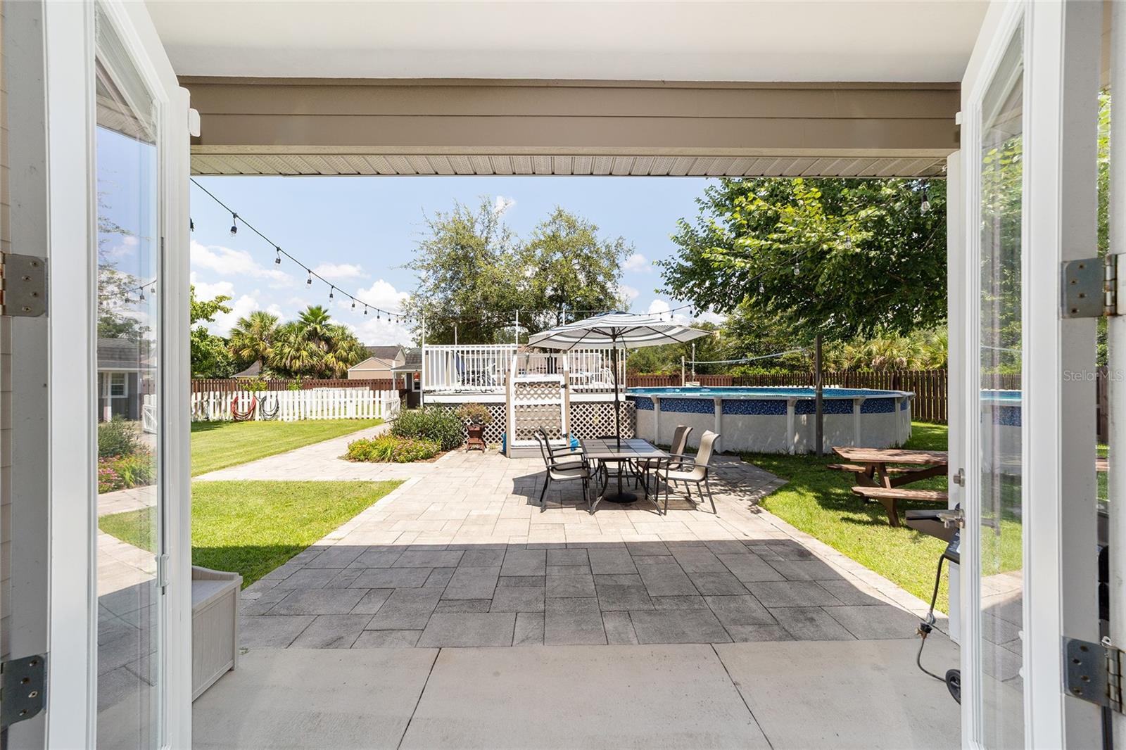 WESTON OAKS - Residential