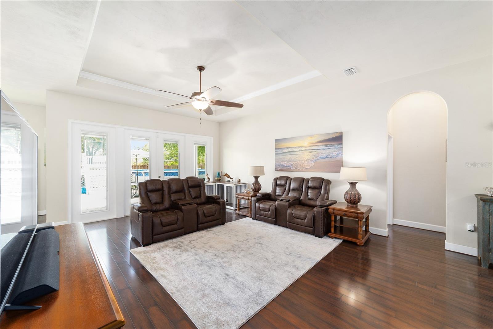 WESTON OAKS - Residential