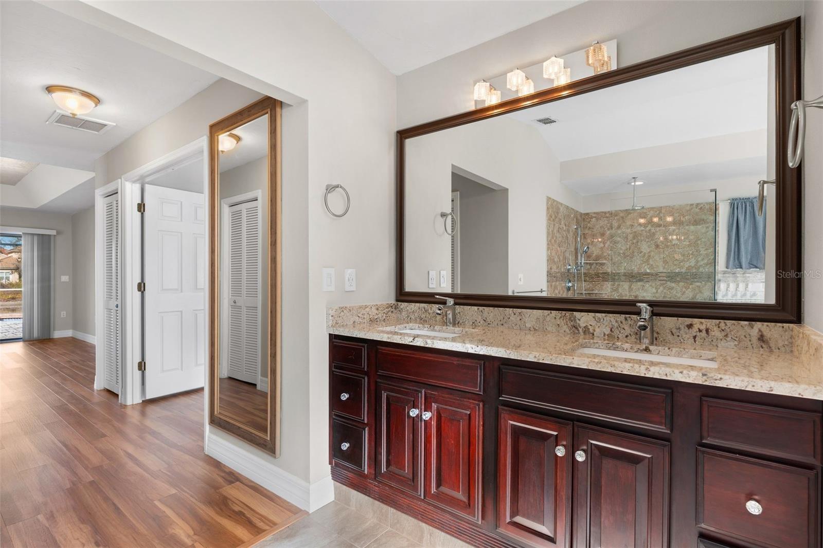 PALM WEST - Residential