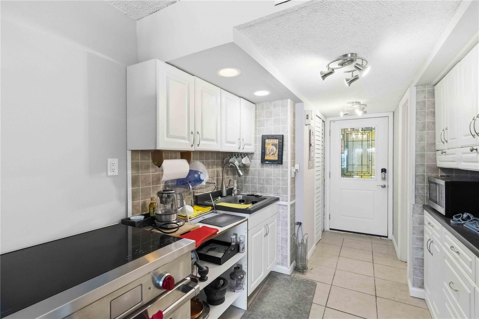 LEXINGTON TOWERS CONDO - Residential