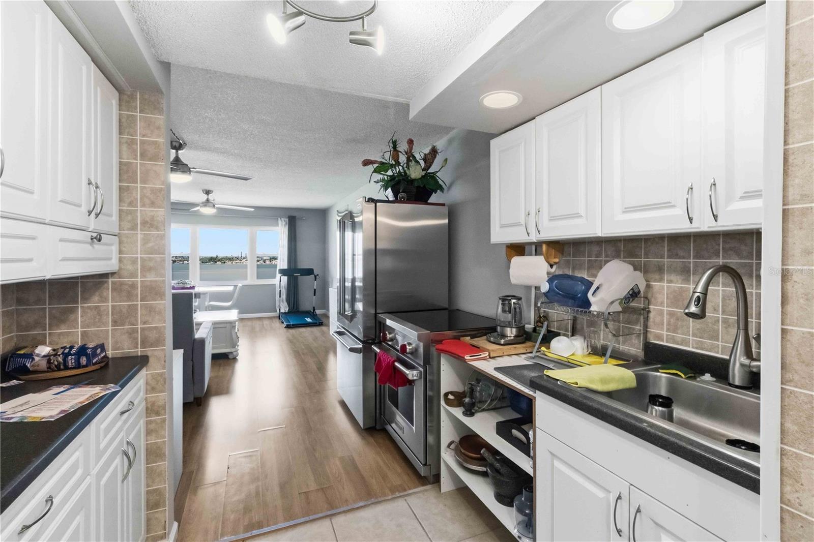 LEXINGTON TOWERS CONDO - Residential