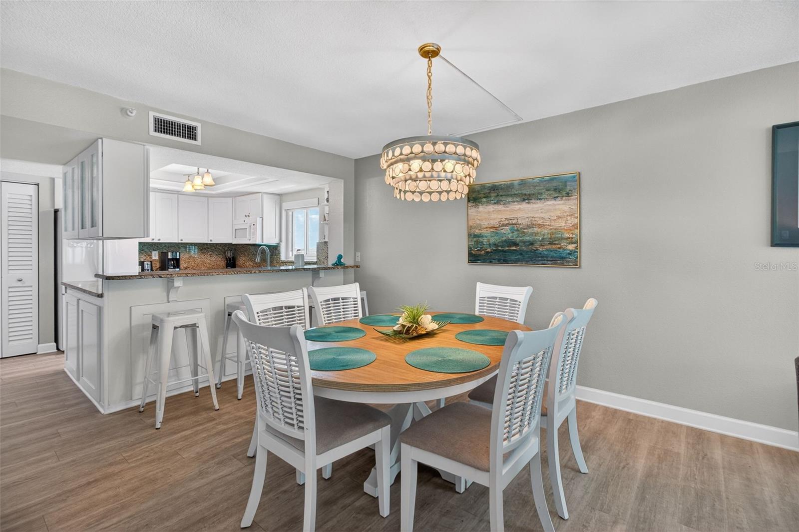 ARIE DAM CONDO - Residential
