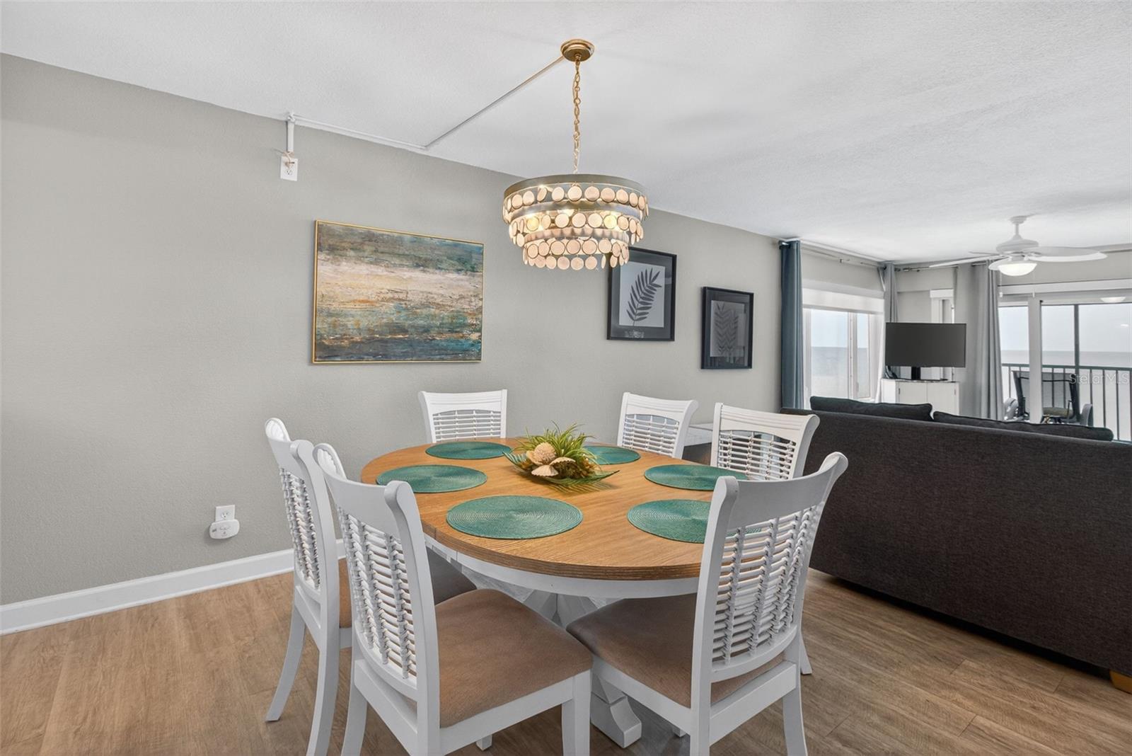 ARIE DAM CONDO - Residential