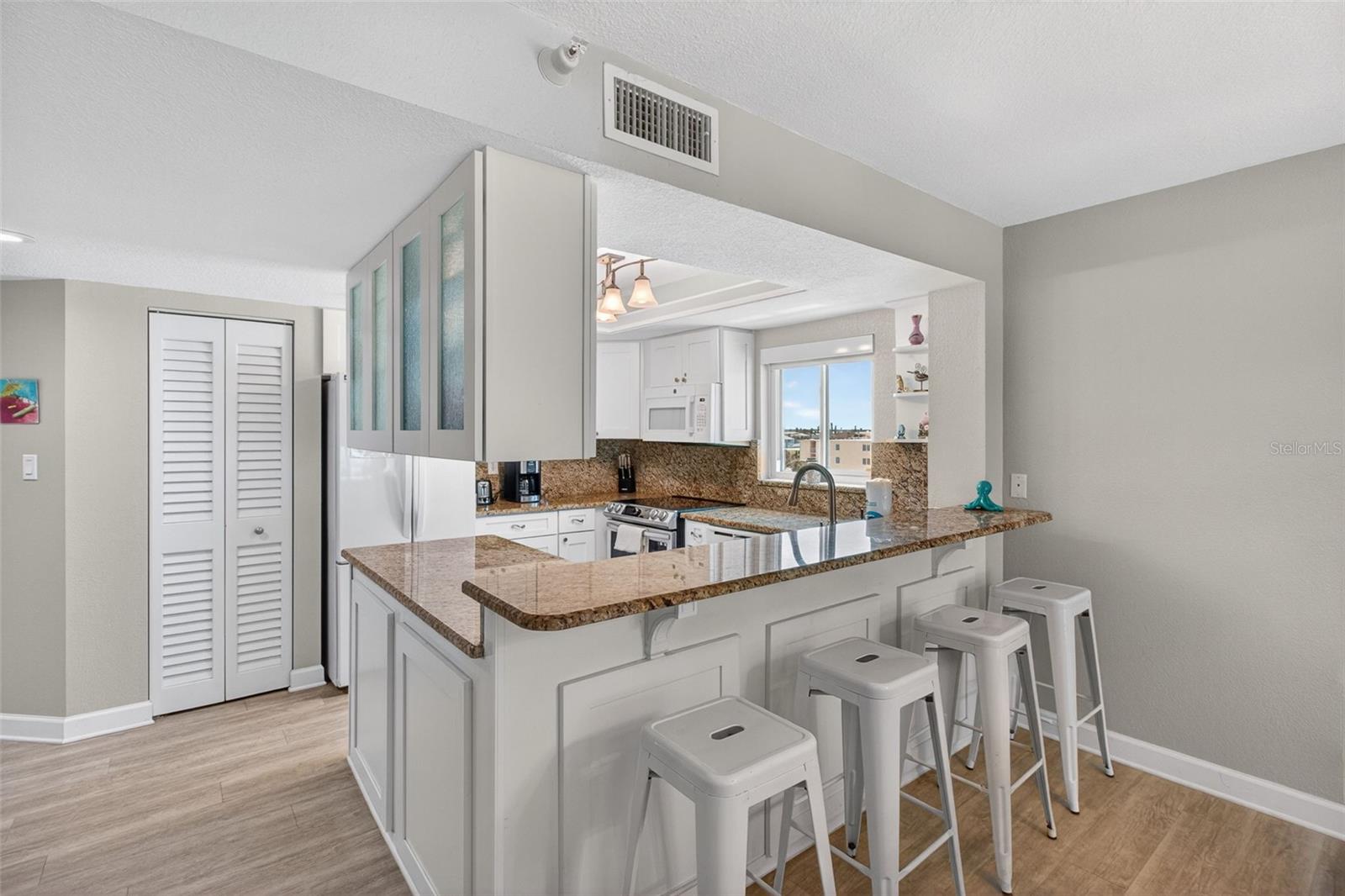 ARIE DAM CONDO - Residential