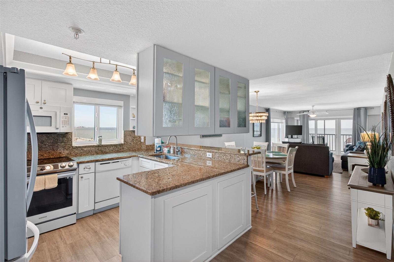 ARIE DAM CONDO - Residential