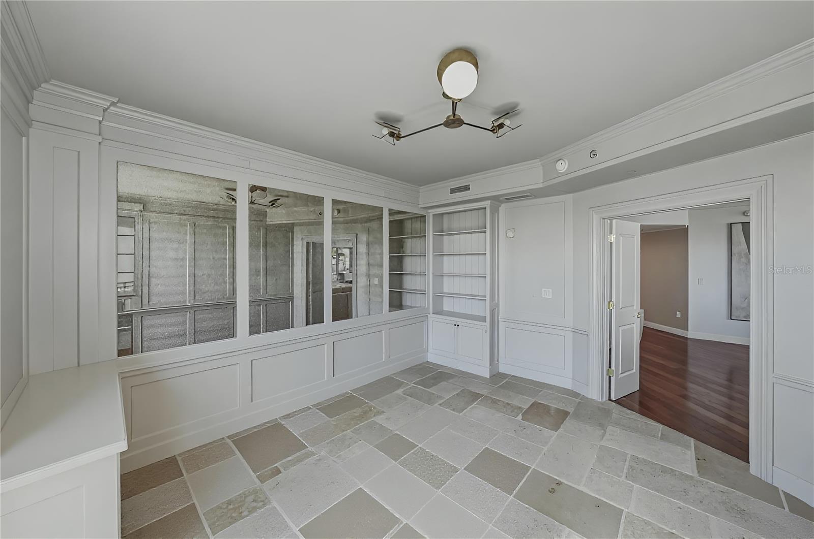 THE PLAZA HARBOUR ISLAND A CON - Residential