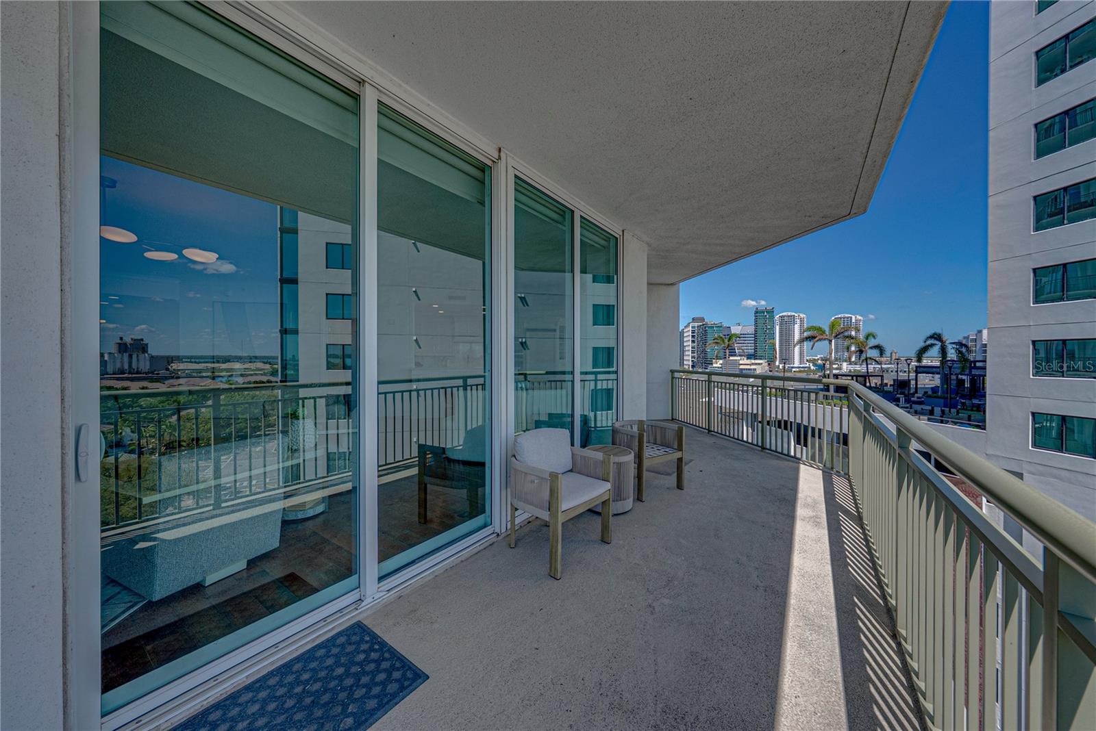 THE PLAZA HARBOUR ISLAND A CON - Residential