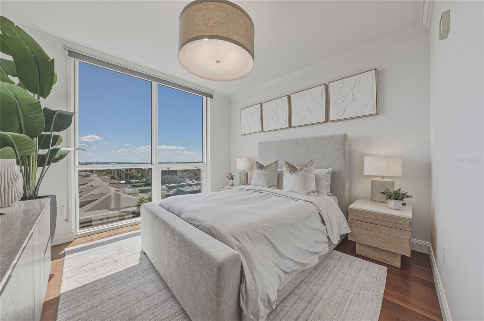 THE PLAZA HARBOUR ISLAND A CON - Residential